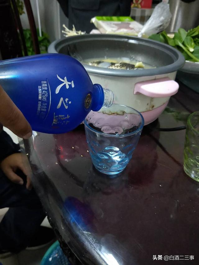 一瓶白酒相當(dāng)于多少瓶啤酒呢？大概十三瓶