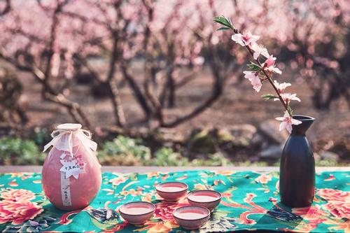 桃花酒有什么功效，喝桃花酒要注意什么