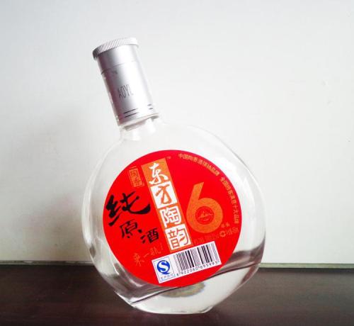 濃香型白酒的釀酒原料是什么？濃香型白酒的制作工藝有什么特點(diǎn)？