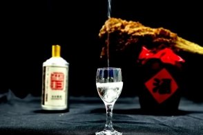 變黃的白酒是好酒？白酒為什么會(huì)變黃