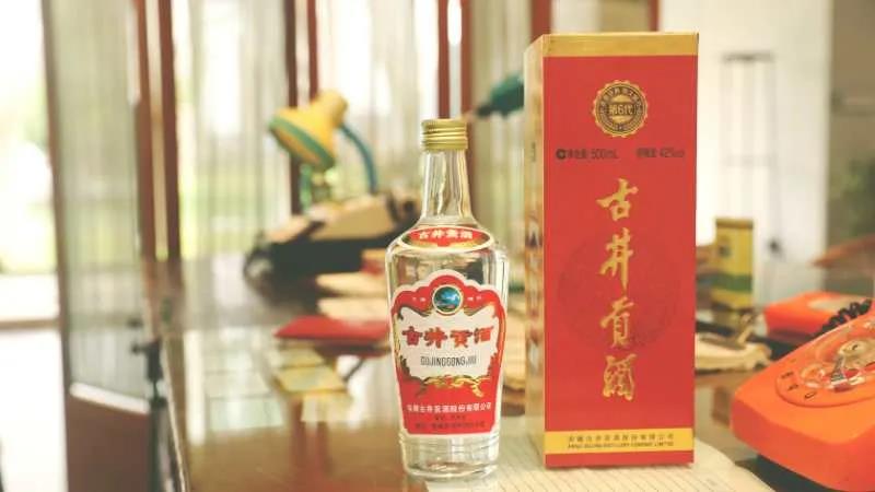 記憶中的那瓶老名酒，古井貢酒第六代來(lái)了