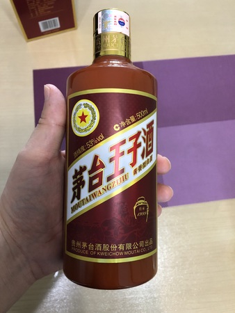 茅臺(tái)王子傳承對(duì)比醬香酒(茅臺(tái)王子傳承1999和醬色對(duì)比)