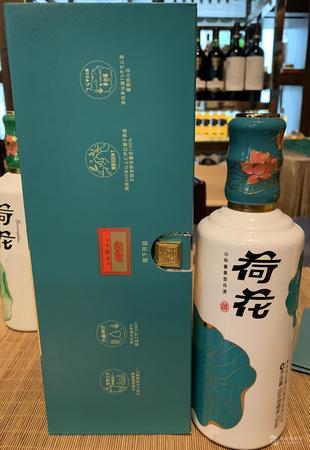 上品荷花酒多少錢(qián)(上品荷花酒多少錢(qián)一瓶)