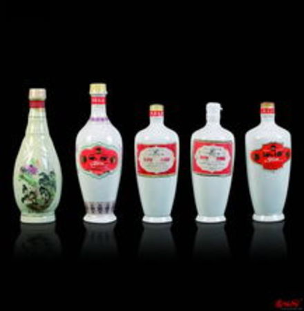 93年花瓷瓶汾酒價(jià)格(93年瓷瓶汾酒當(dāng)年是什么價(jià)格)