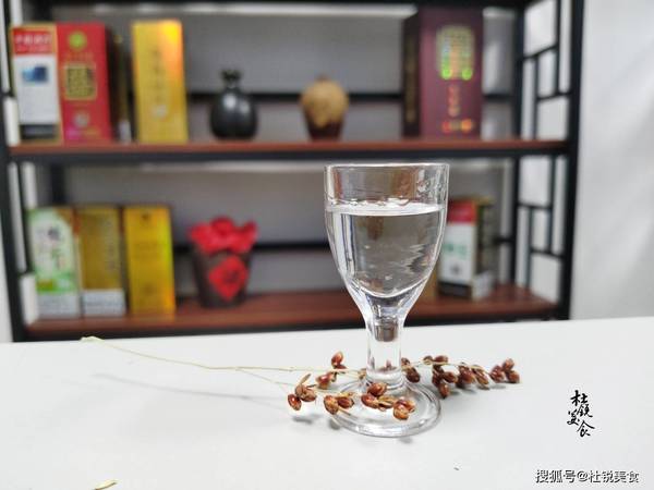 如何鑒定五糧液酒的真?zhèn)?如何辨別五糧液酒的真?zhèn)?