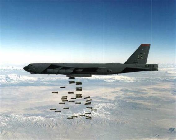 美國(guó)B52轟炸機(jī)要用100年,b52轟炸機(jī)什么價(jià)格