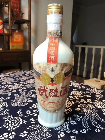 洮南香白瓷瓶酒價(jià)格(洮南香白酒多少錢一瓶)