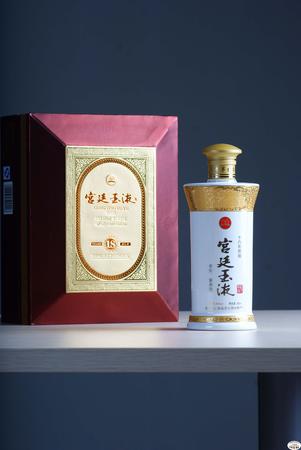 貴州茅臺鎮(zhèn)宮廷玉液酒(貴州茅臺鎮(zhèn)宮廷玉液酒)