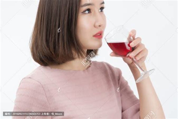 現(xiàn)在什么類型白酒好賣,白酒搭配什么產(chǎn)品好賣