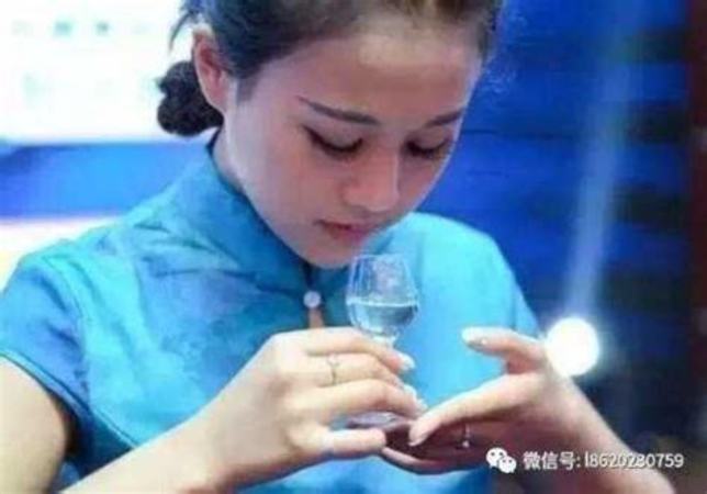 喝白酒對(duì)人有哪些好處,哪怕每天喝一小杯